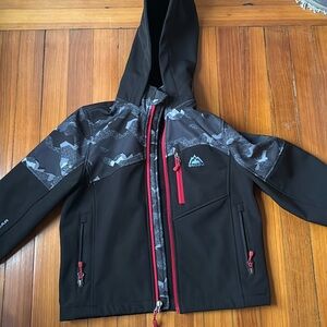 Snozu Boys' Softshell Jacket, Black Dot Camo size S 6-7